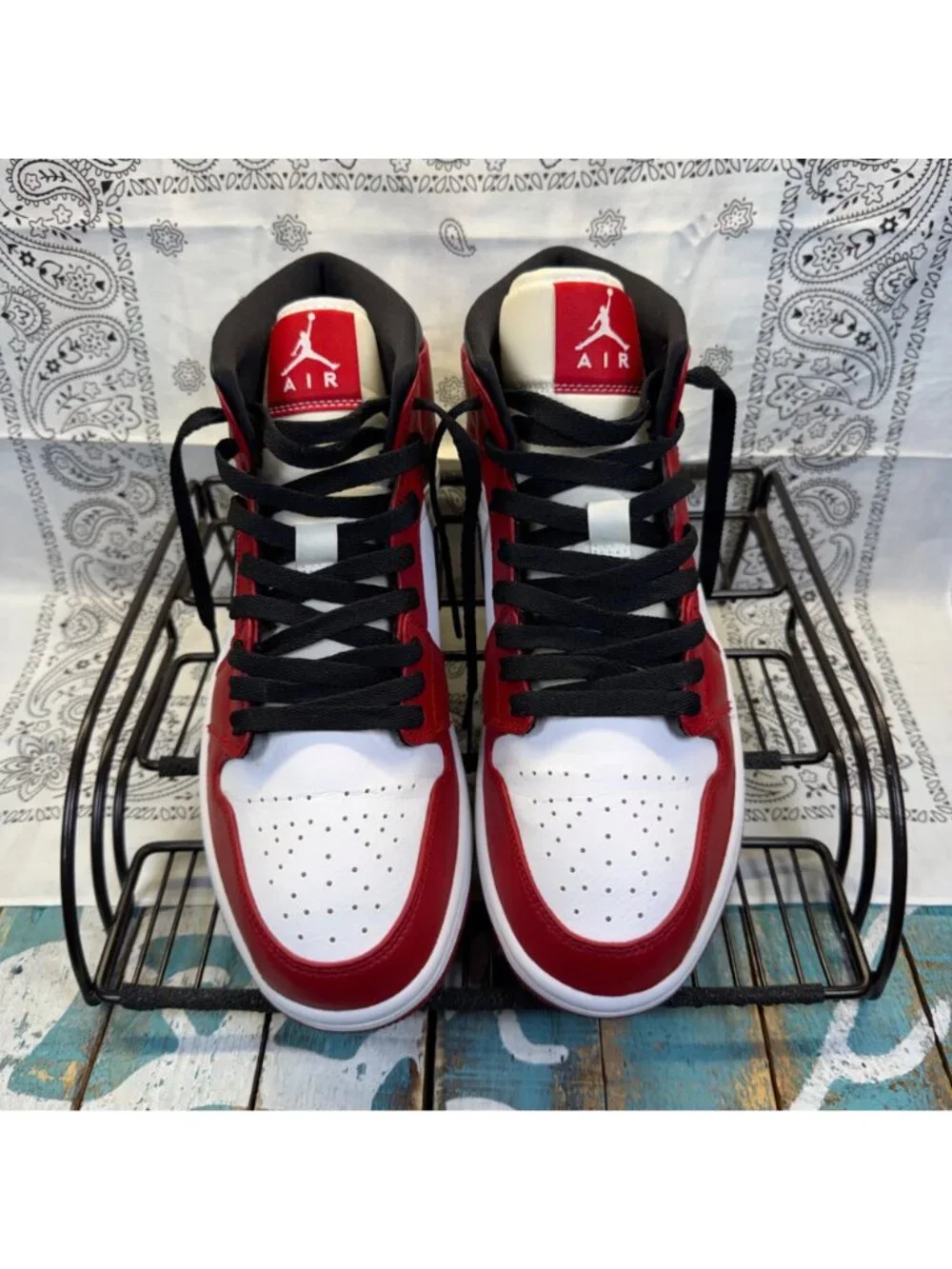 Nike Air Jordan 1 Mid Chicago White Gym Red Black 554724-173 Men’s Size 8 EUC